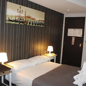 2* Pensjonat Bcn Condal